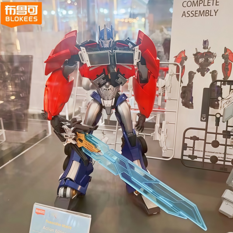 Model Kit Optimus Prime - Blokees Transformers Optimus Prime: Edição Lenda