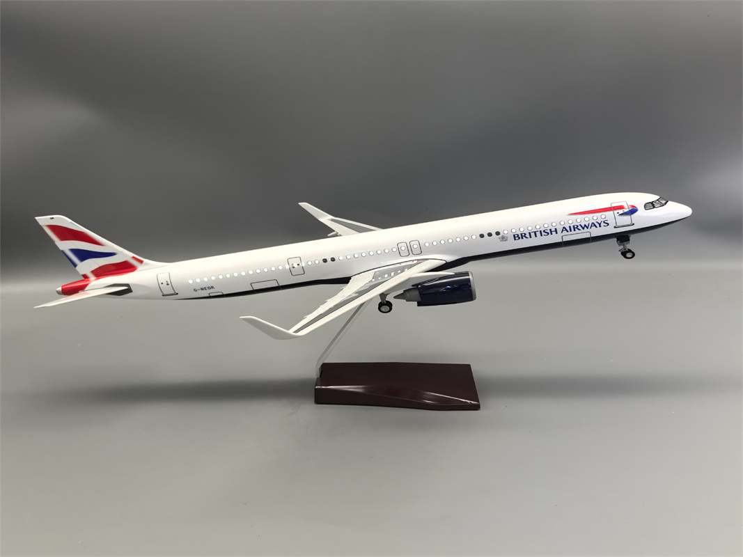Avião de resina escala 1/100 3 - Model Kit Store avaliação e preço