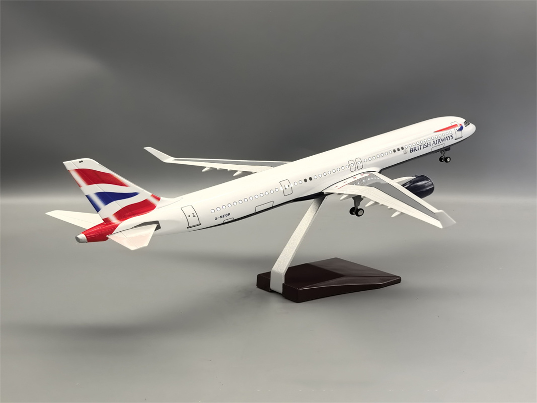 Avião de resina escala 1/100 3 - Model Kit Store avaliação e preço